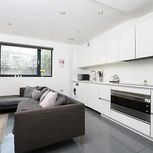 pristine-rooms-in-central-london.brighton-hotels-england.com/