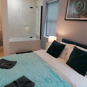 apt-blok-3-jacuzzi-suites-ensuite-rooms.hotelsin-chester.com/