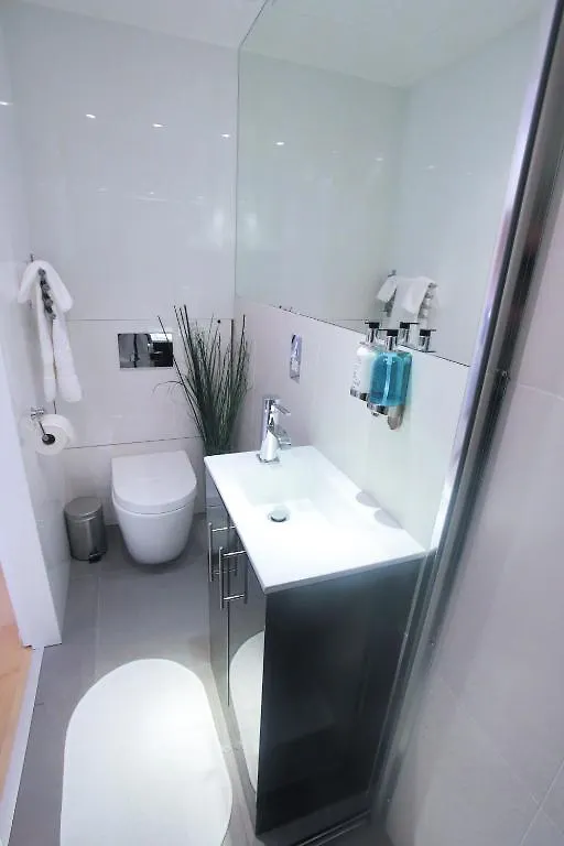Room Home Stay London 4*,  Großbritannien